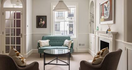 A Grand Four Bedroom Townhouse at Knightsbridge