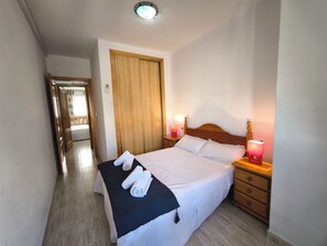 2 bedrooms, iron/ironing board, Internet, bed sheets - Apartment In The Heart Of Torrevieja (Torrevieja)