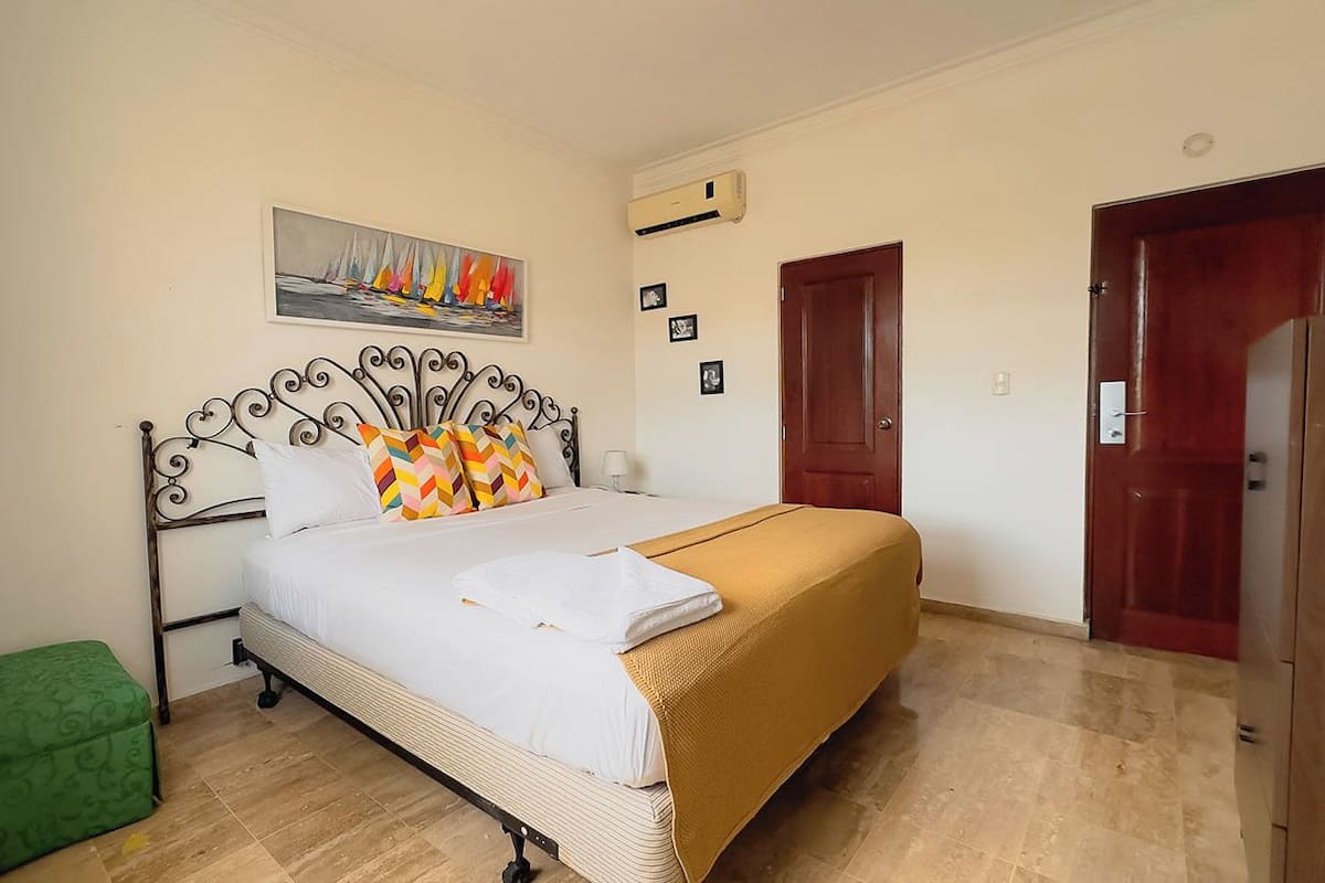 Deluxe suite | 1 slaapkamer, verduisterende gordijnen, een strijkplank/strijkijzer