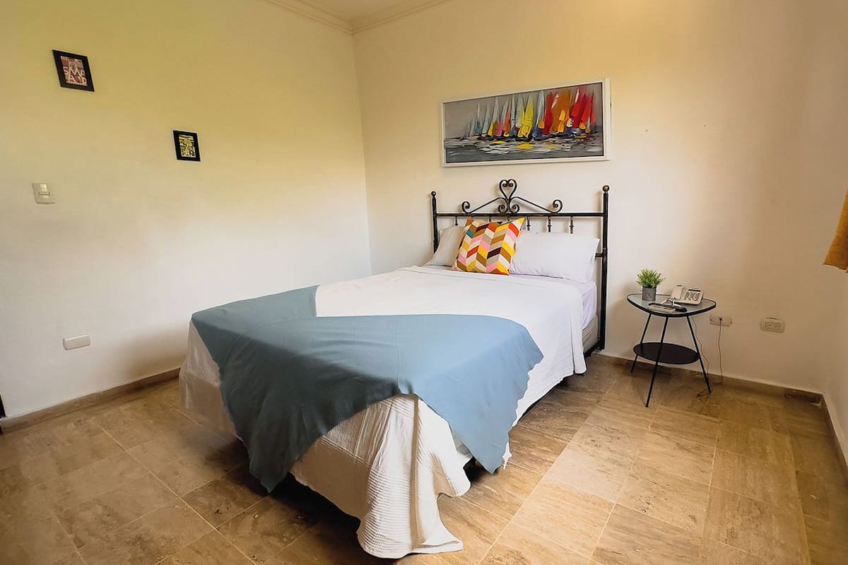 Superior kamer | 1 slaapkamer, verduisterende gordijnen, een strijkplank/strijkijzer