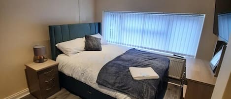 5 bedrooms, iron/ironing board, free WiFi, bed sheets