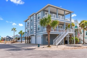 Exterior - 🌴🌞4BR with Mulitple Decks | Walk to Beach + Soundside Access | Breezin Home (Navarre)