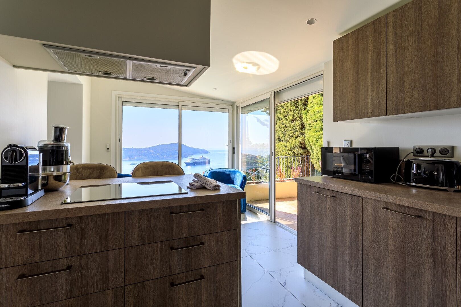 Kjøleskap, mikrobølgeovn, ovn og oppvaskmaskin