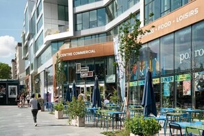 Outdoor dining - Hotel Denfert Montparnasse (Paris)