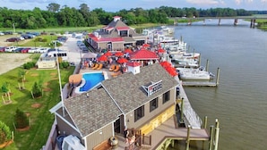 A waterfront property with a dock, a swimming pool, and a restaurant named "BENNETT'S GREEN MARINA." - Decoys (Suffolk)
