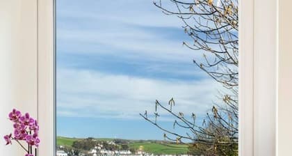 Appledore Home With Panoramic Estuary View