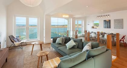 Appledore Home With Panoramic Estuary View