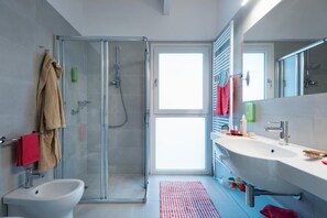 Shower, hair dryer - The Chic Lino delle Fate Eco Resort 2 Room Bungalow sleeps 5 p (Bibione)