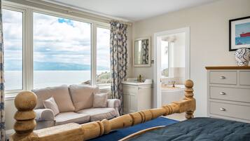 7 bedrooms, iron/ironing board, WiFi, bed sheets