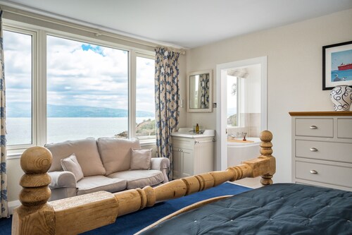 Indulge in serenity: A family friendly destination on the shores of Loch Fyne.