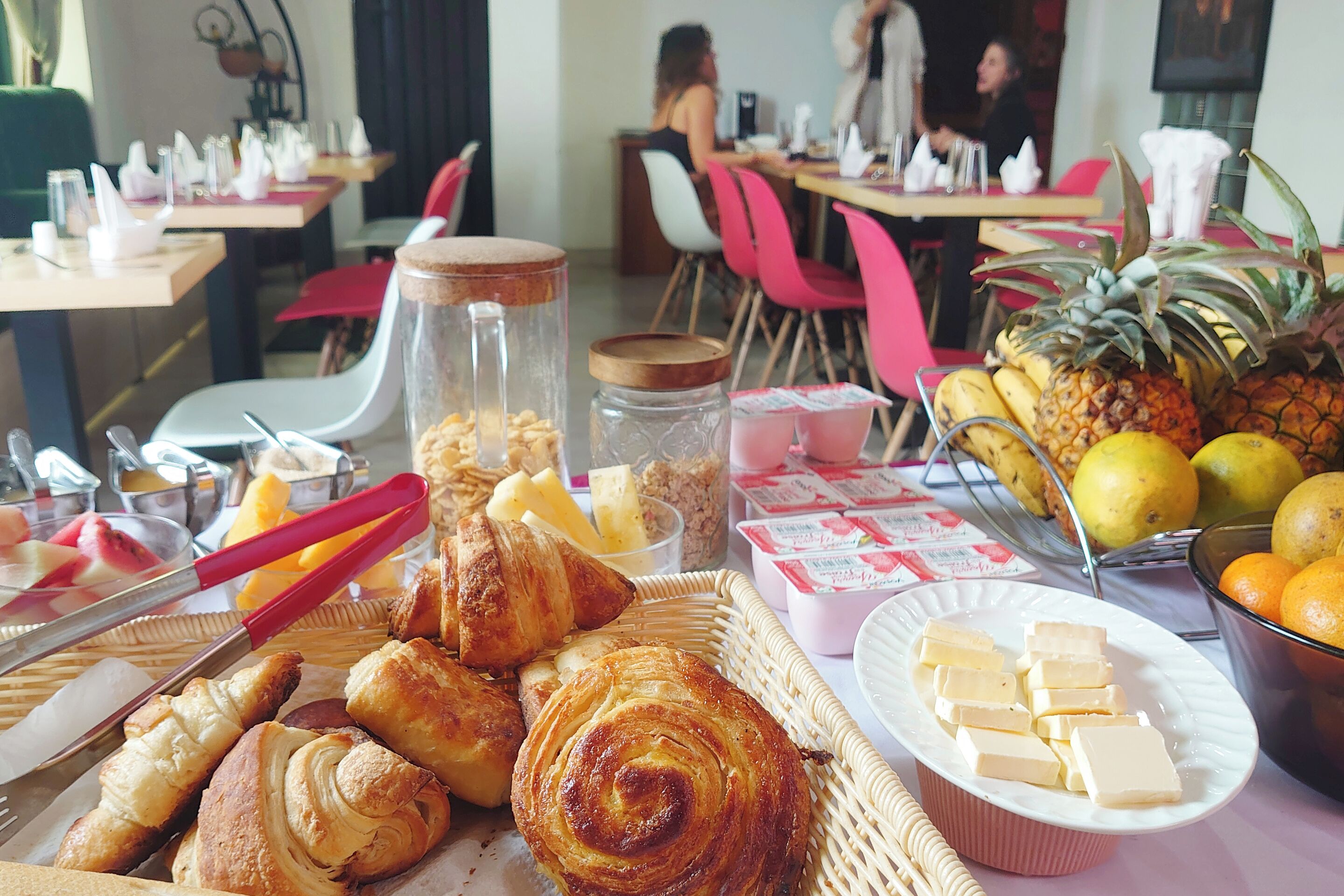 Daily continental breakfast (EUR 5 per person)