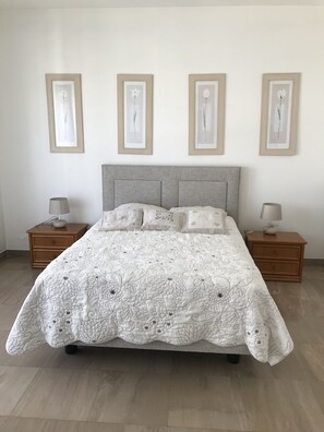 1 bedroom, iron/ironing board, travel cot, WiFi - Antibes - Très Belle Situation 2 à 4 Personnes - Tout Confort ! Parking et Wifi (Antibes)