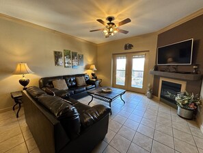 TV, fireplace, DVD player - Free Daily Activities - Beautiful Mountain Views - Indoor Pool (Pigeon Forge)
