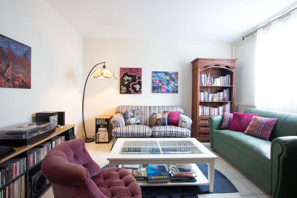 Living area - Artist's Owned Appartement With Garden and Solar Room Near Paris (Asnières-sur-Seine)