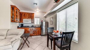 Apartment (0 Bedroom) | Bahagian dalam