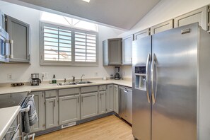 Micro-ondes, four, plaque de cuisson, lave-vaisselle