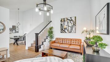 4 bedrooms, laptop workspace, iron/ironing board, bed sheets