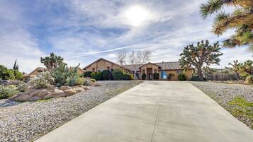 House (4 Bedrooms) | Front of property