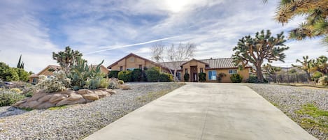 House (4 Bedrooms) | Front of property