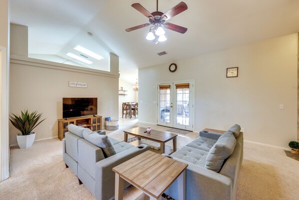 House (4 Bedrooms) | Interior - Joshua Tree Area Vacation Rental ~ 12 Mi to Park! (Yucca Valley)