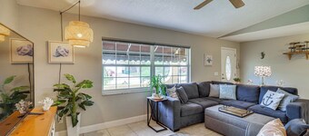 Lovely Merritt Island Home w/ Kayak + Fire Pit!