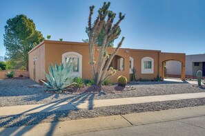 Interior - Pet-friendly 55+ Green Valley Home w/ Golf Gear! (Green Valley)