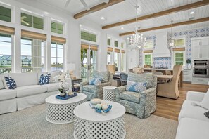 Téléviseur connecté, lecteur de DVD, livres, sélection de films