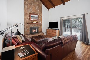 House, 3 Bedrooms | Living area