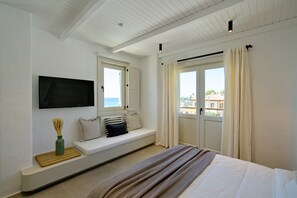 Phòng đôi Deluxe, ban công, quang cảnh biển | Bộ đồ giường cao cấp, minibar, két bảo mật tại phòng, bàn 