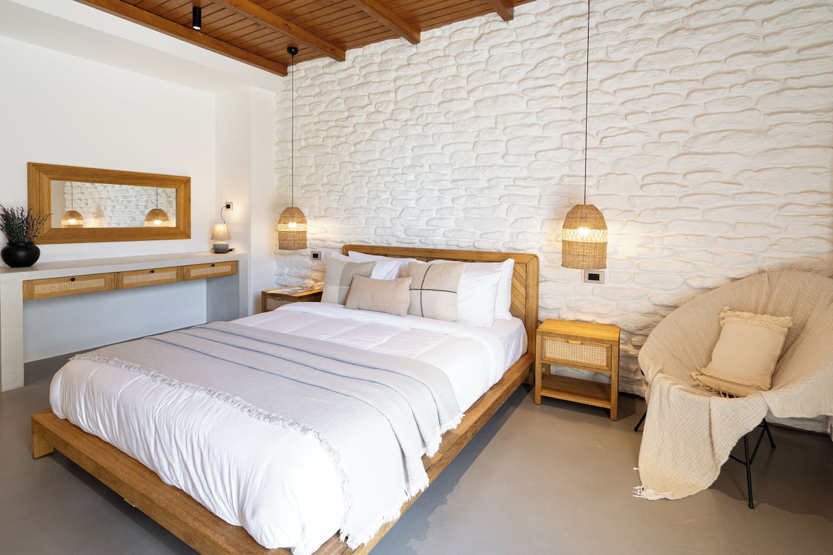 Room 105 - Deluxe Standart | Premium bedding, minibar, in-room safe, desk