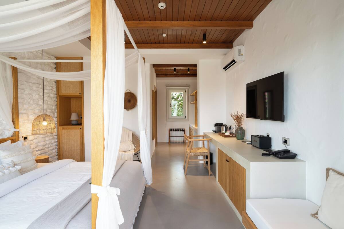 Room 102 - Deluxe Standart | Premium bedding, minibar, in-room safe, desk