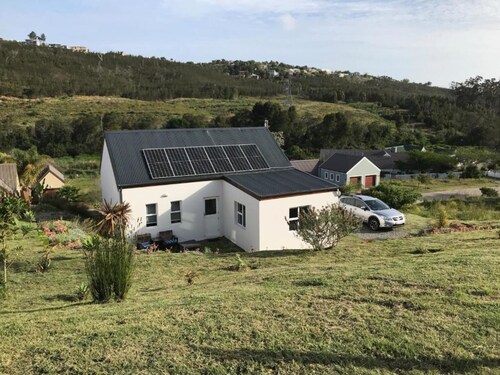 Stylish Country Cottage with solar panels in Knysna