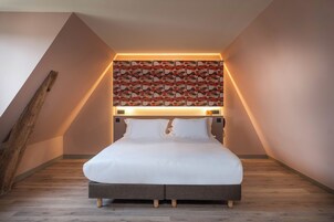 Executive Room | In-room safe, desk, blackout drapes, soundproofing