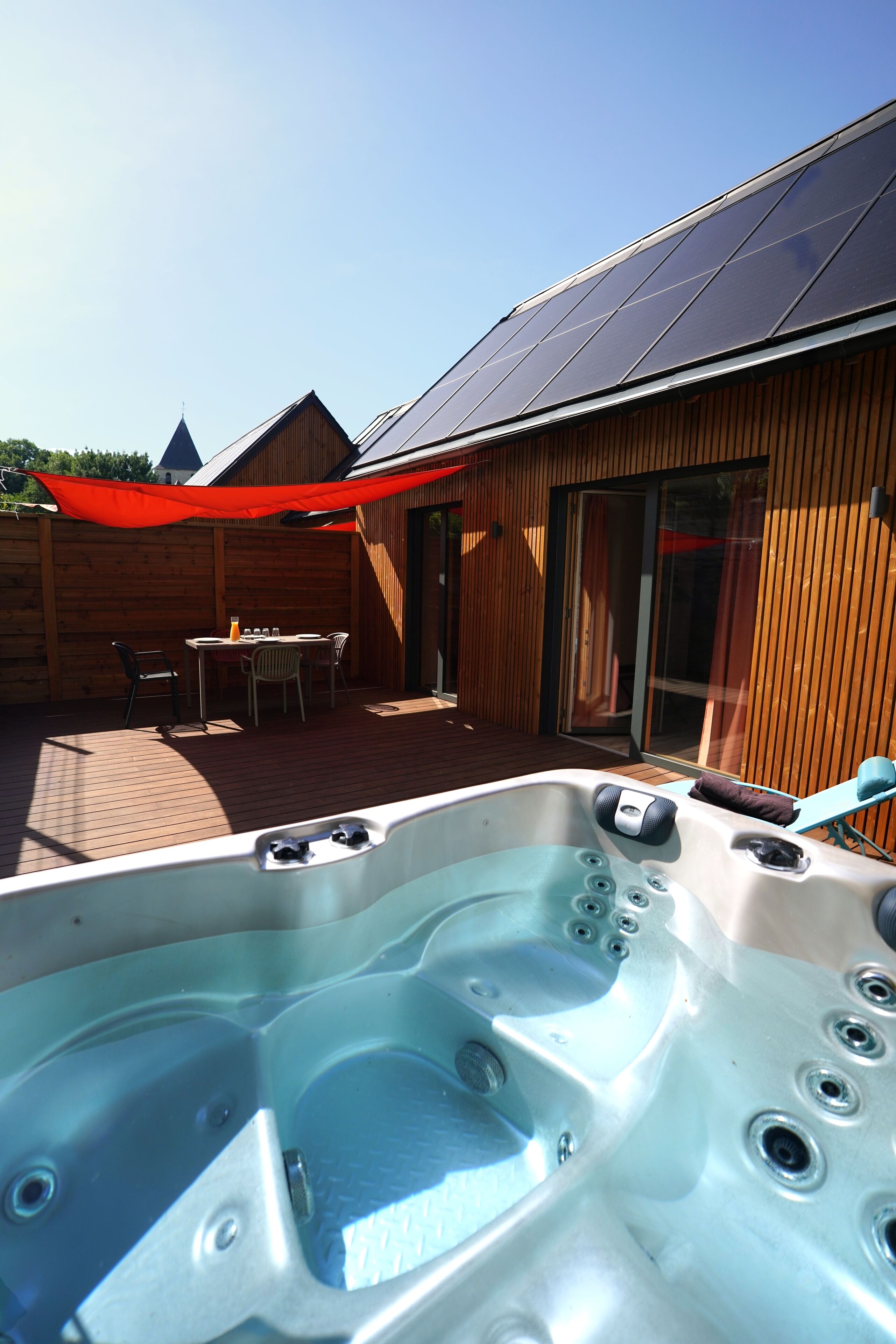 Eenvoudige chalet | Een kluis op de kamer, een bureau, verduisterende gordijnen