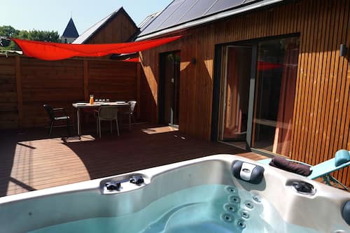 Lodge | In-room safe, desk, blackout curtains, soundproofing