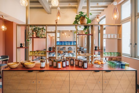 Desayuno buffet los días de semana (EUR 19 por persona)