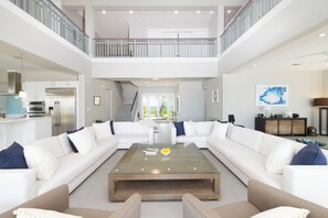 Smart-TV, DVD-Player, Stereoanlage