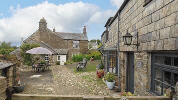 Cottage | Outdoor dining