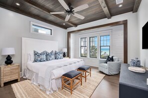 5 quartos, ferros/tábuas de passar roupa, berço de viagem