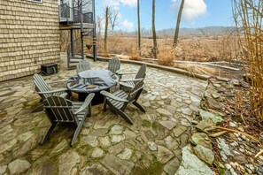 Outdoor dining - New Buffalo Private Pool, Lake Access & So Much More (New Buffalo)