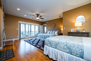 5 bedrooms, iron/ironing board, WiFi, bed sheets - New Buffalo Private Pool, Lake Access & So Much More (New Buffalo)