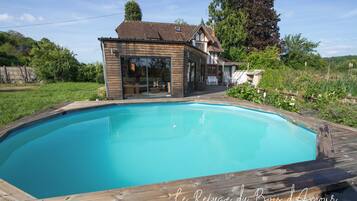 Utomhuspool och uppvÀrmd pool