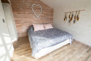 4 bedrooms, free WiFi, bed sheets - Le Refuge du Bois D'amour (Arnières-sur-Iton)