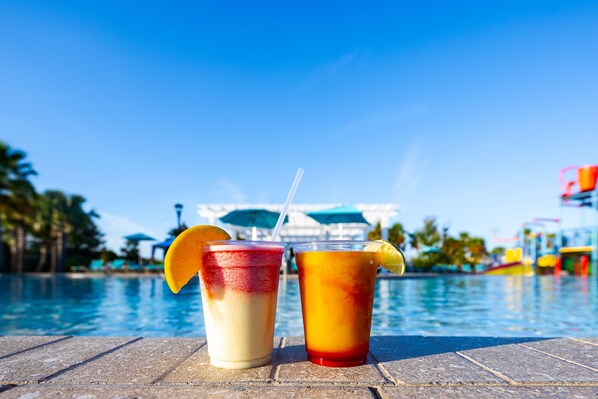 A heated pool - 5 En Suites, Saltwater Pool, Private Garage, Gated Resort, Walk to Clubhouse (Kissimmee)