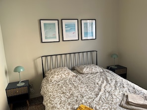 1 bedroom, iron/ironing board, internet, bed sheets