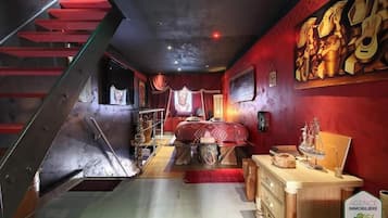 1 slaapkamer, een strijkplank/strijkijzer, reisbedje, gratis wifi