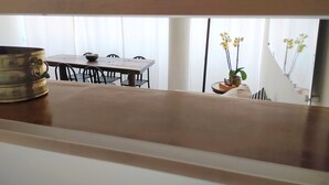 A dining area with a table, chairs, a bowl, and a potted plant. - House St. Peter Rome (Roma)