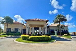 Exterior - Luxurious 1-bedroom condo located on the beautiful resort at Gold Coast. (Noord)