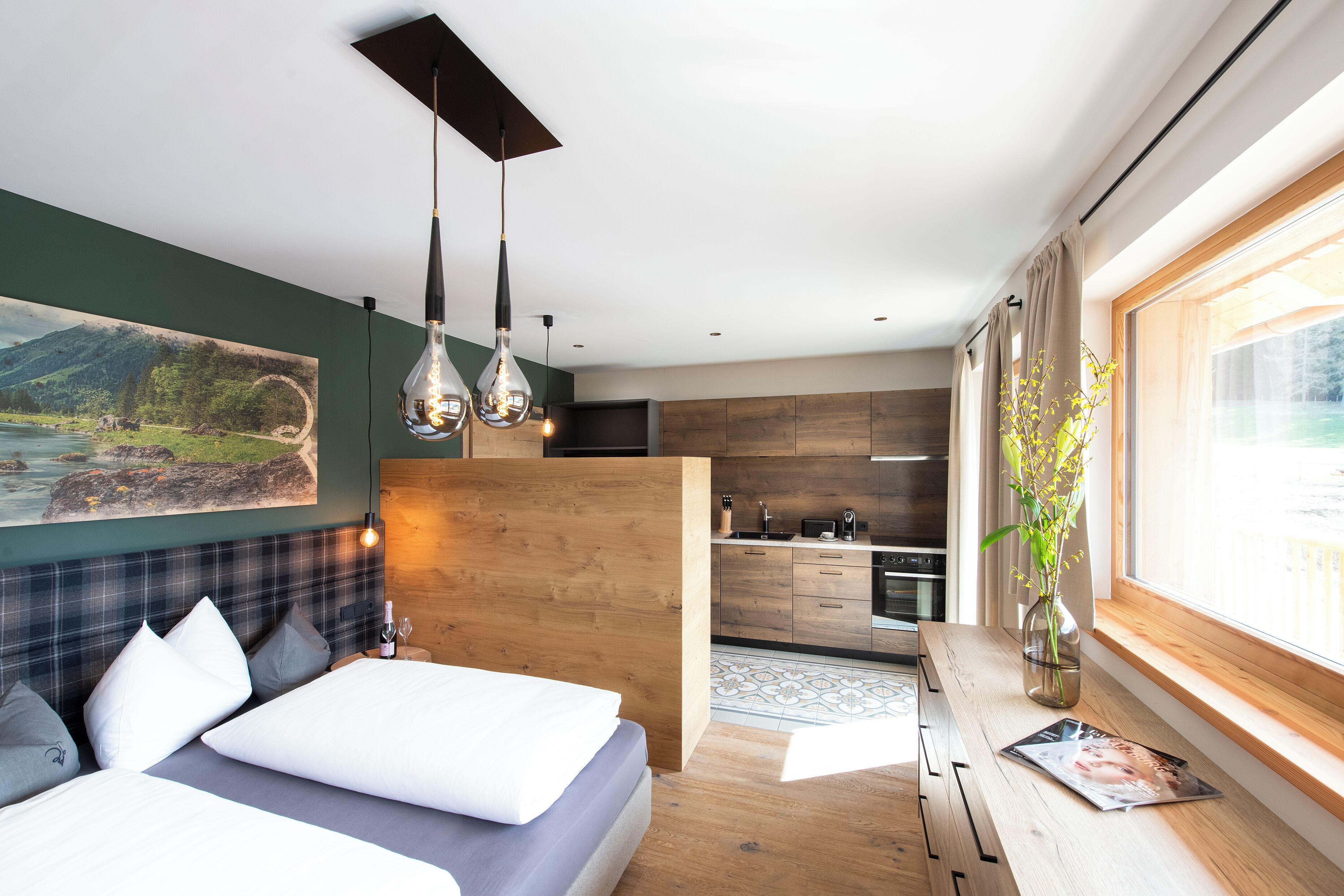 Luxury Apartment, Balcony, Mountain View | Minibar (free items), soundproofing, WiFi (free), bed sheets