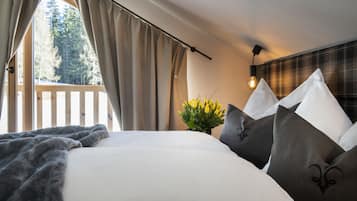 Free minibar, soundproofing, free WiFi, bed sheets